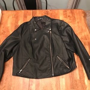 Women’s Plus Size Faux Leather Jacket!